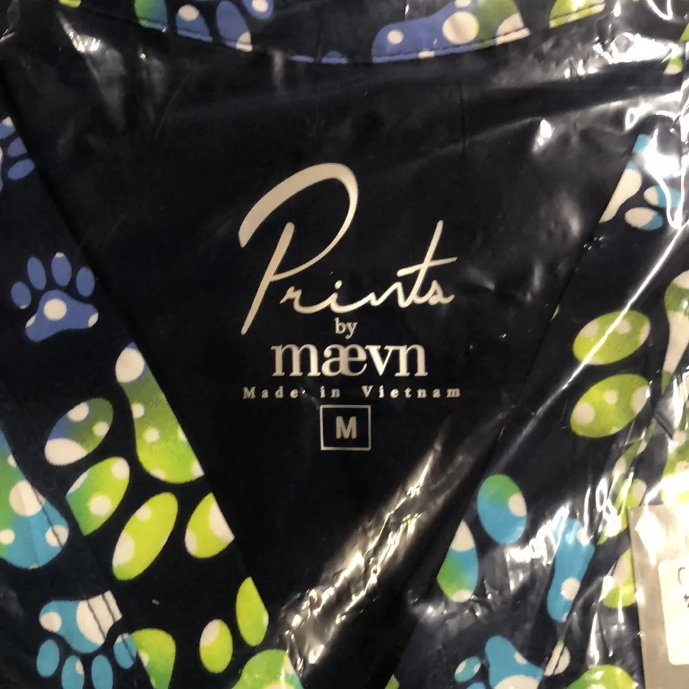 Maevn Womens paw print scrub top NWT - Picture 5 of 5